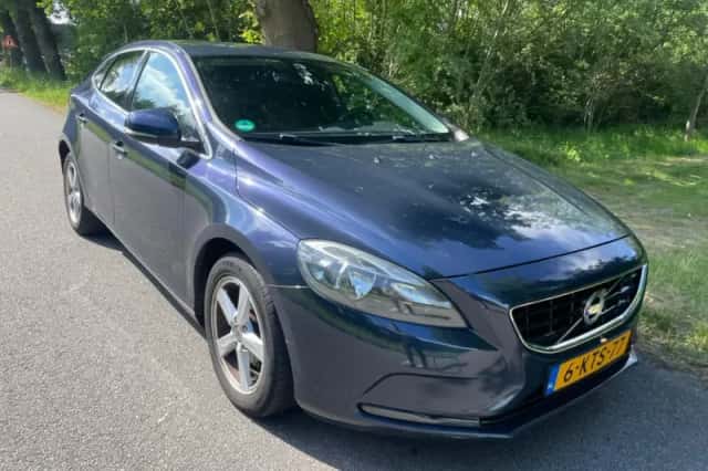 Volvo V40 (2013) thumbnail 1
