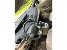 Renault Grand Scénic (2011) thumbnail 9