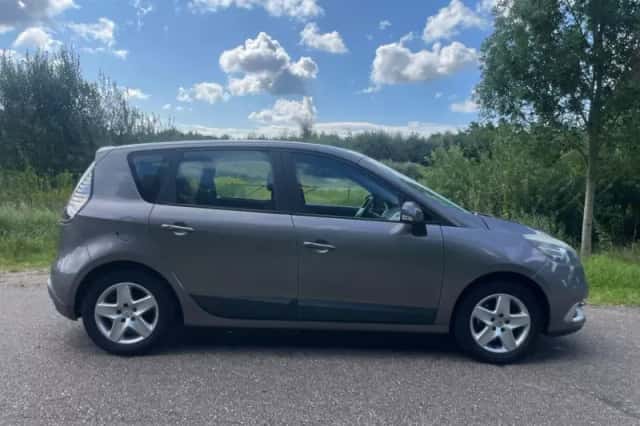 Renault Scénic (2012) thumbnail 2