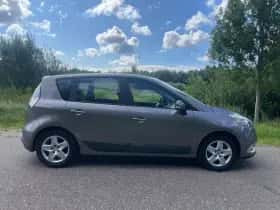 Renault Scénic (2012) thumbnail 2