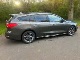 Ford Focus (2021) thumbnail 2