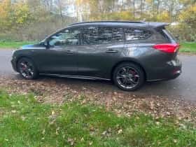 Ford Focus (2021) thumbnail 3