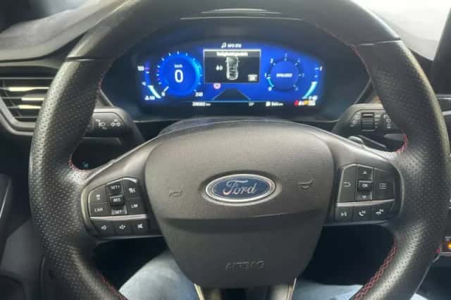 Ford Focus (2021) thumbnail 5