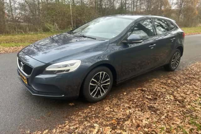 Volvo V40 (2017) thumbnail 1