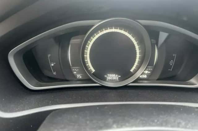 Volvo V40 (2017) thumbnail 3
