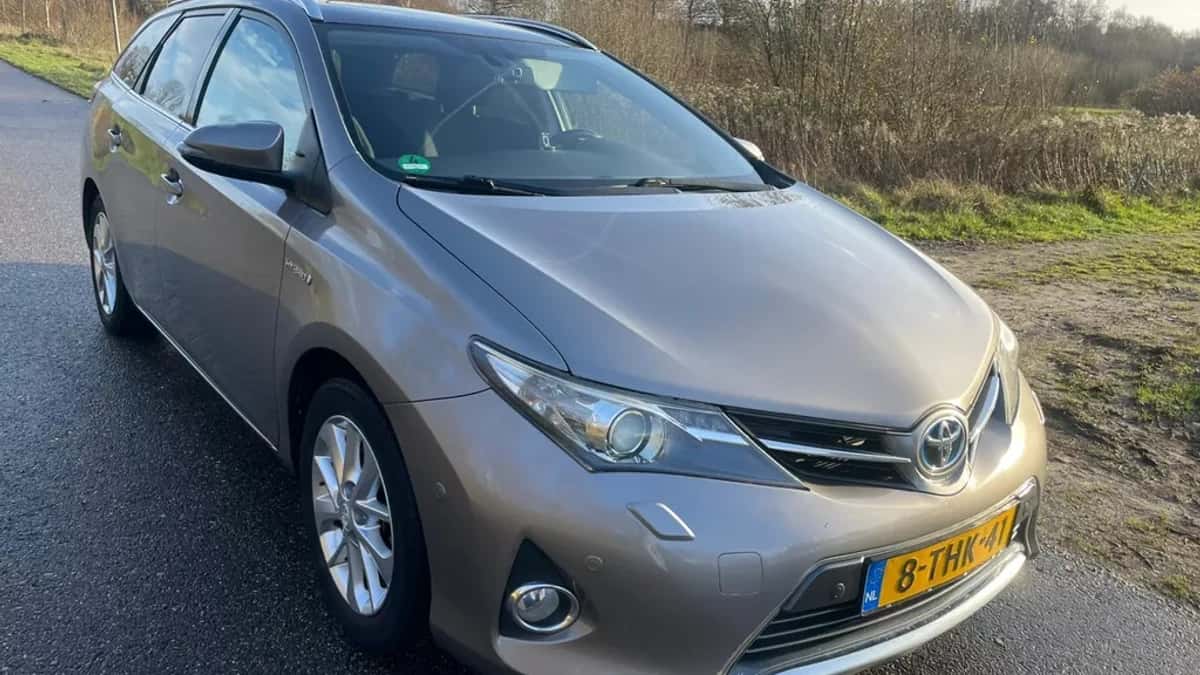 Toyota Auris (2014) — foto 1