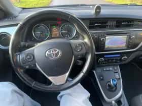 Toyota Auris (2014) thumbnail 3