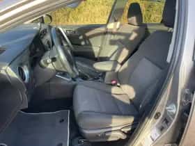 Toyota Auris (2014) thumbnail 4