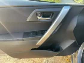 Toyota Auris (2014) thumbnail 9