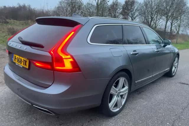 Volvo V90 (2019) thumbnail 2