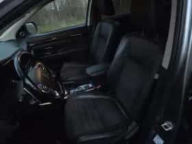 Mitsubishi Outlander (2015) thumbnail 12