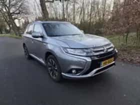 Mitsubishi Outlander (2015) thumbnail 17