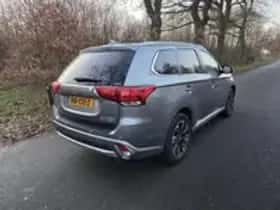 Mitsubishi Outlander (2015) thumbnail 19
