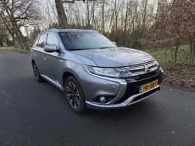 Mitsubishi Outlander (2015) thumbnail 4