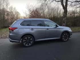 Mitsubishi Outlander (2015) thumbnail 9