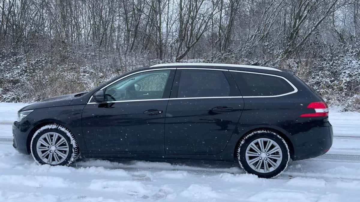 Peugeot 308 (2019) — foto 1