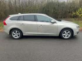 Volvo V60 (2016) thumbnail 2
