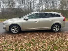 Volvo V60 (2016) thumbnail 12