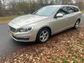 Volvo V60 (2016) thumbnail 16