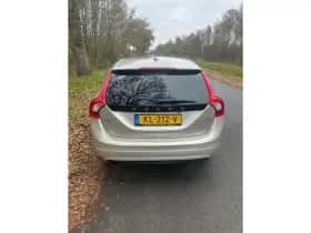 Volvo V60 (2016) thumbnail 4
