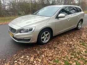 Volvo V60 (2016) thumbnail 5