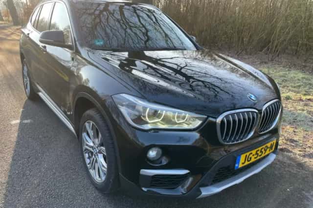 BMW X1 (2016) thumbnail 2
