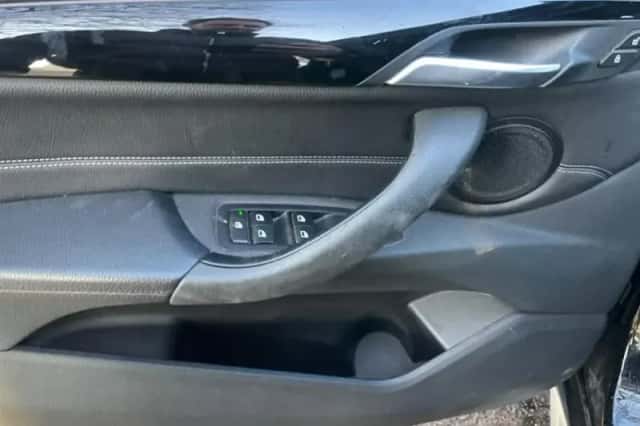 BMW X1 (2016) thumbnail 5