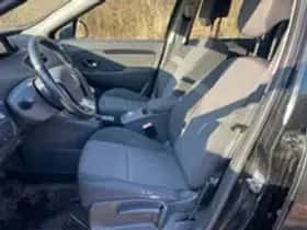 Renault Grand Scénic (2013) thumbnail 16
