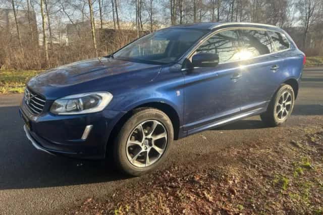 Volvo XC60 (2015) thumbnail 2