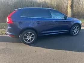 Volvo XC60 (2015) thumbnail 18