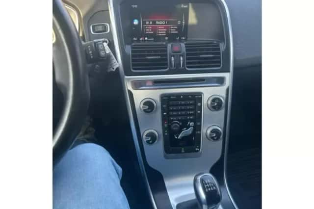 Volvo XC60 (2015) thumbnail 6