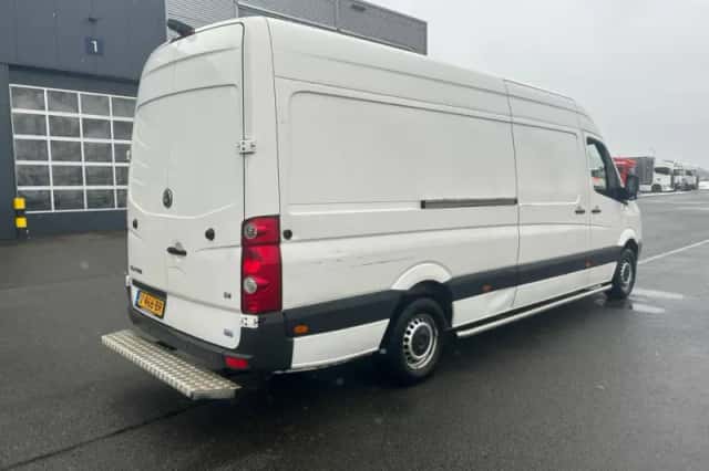 Volkswagen Crafter (2017) thumbnail 2