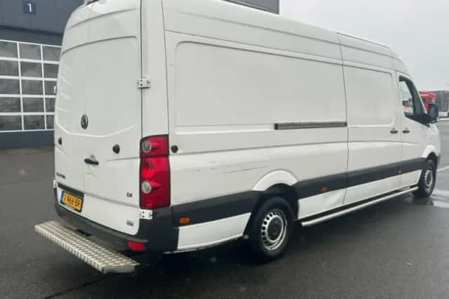Volkswagen Crafter (2017) thumbnail 2