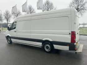 Volkswagen Crafter (2017) thumbnail 3