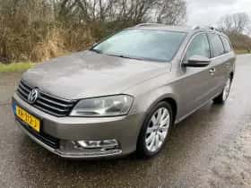 Volkswagen Passat (2011) thumbnail 2