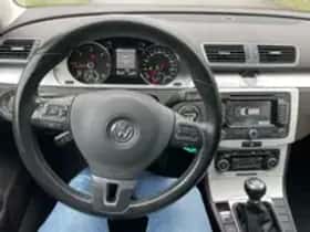 Volkswagen Passat (2011) thumbnail 15