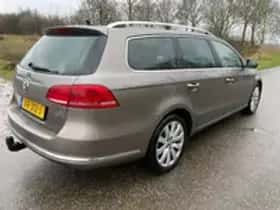Volkswagen Passat (2011) thumbnail 16