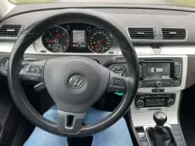 Volkswagen Passat (2011) thumbnail 4