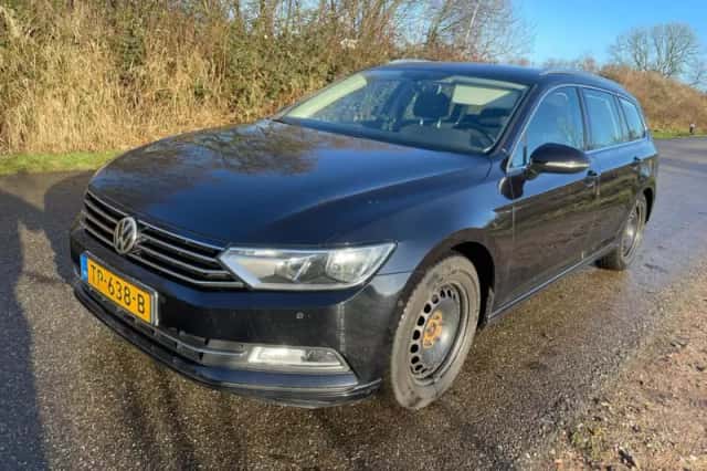Volkswagen Passat (2015) thumbnail 1