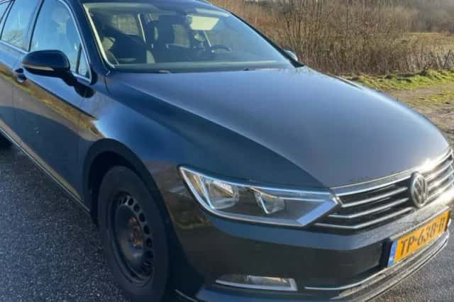 Volkswagen Passat (2015) thumbnail 2