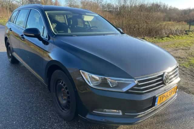 Volkswagen Passat (2015) thumbnail 2