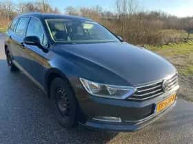 Volkswagen Passat (2015) thumbnail 2