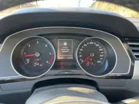 Volkswagen Passat (2015) thumbnail 11