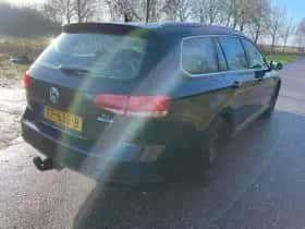 Volkswagen Passat (2015) thumbnail 3