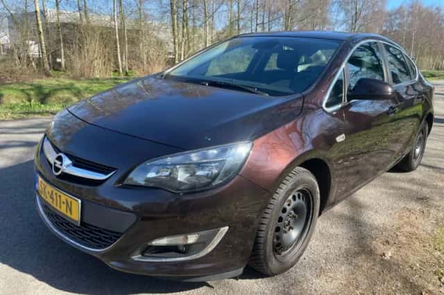 Opel Astra (2014) thumbnail 1