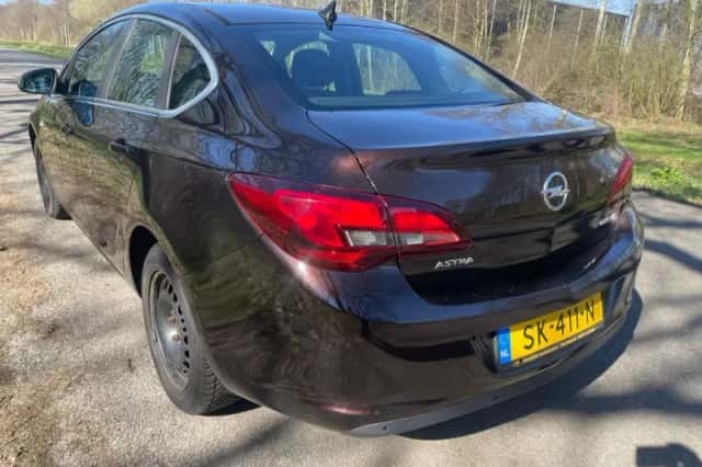 Opel Astra (2014) thumbnail 2