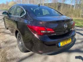 Opel Astra (2014) thumbnail 2