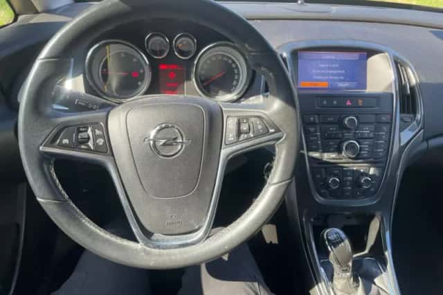 Opel Astra (2014) thumbnail 3