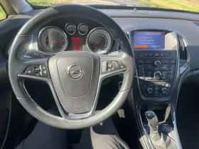 Opel Astra (2014) thumbnail 3