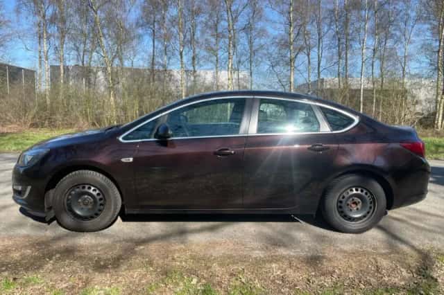 Opel Astra (2014) thumbnail 4